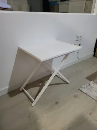 Mesa auxiliar plegable blanca