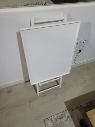 Mesa auxiliar plegable blanca