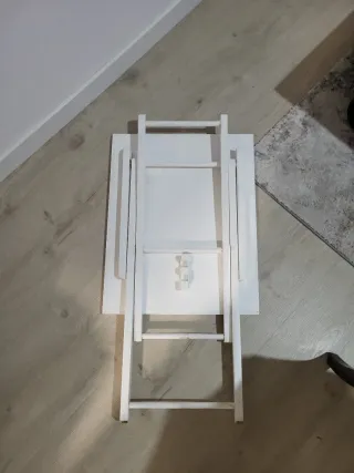 Mesa auxiliar plegable blanca