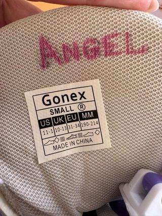 Patines y protecciones morados