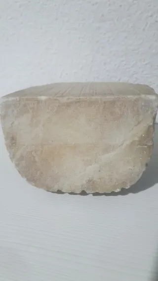 Figura de cabeza de piedra tallada