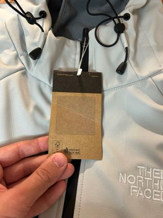 Chaqueta The North Face gris impermeable