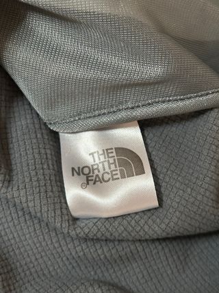 Chaqueta The North Face gris impermeable