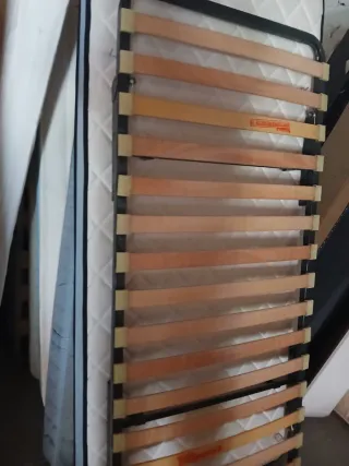 Colchón viscoelástico y somier con patas