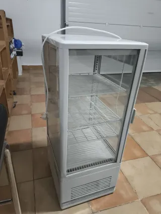 Frigorífico expositor LED 78L