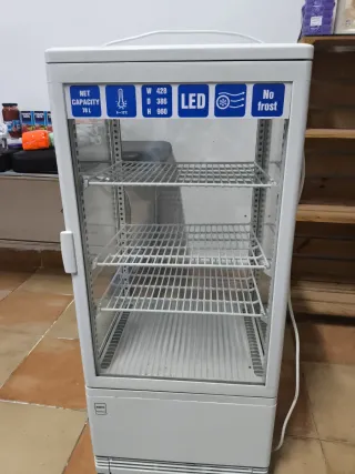 Frigorífico expositor LED 78L