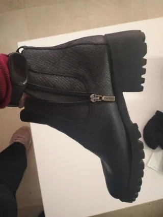 Botines 24h negros casi nuevos