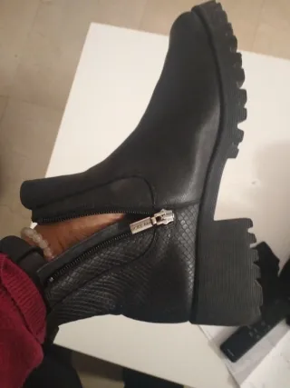 Botines 24h negros casi nuevos