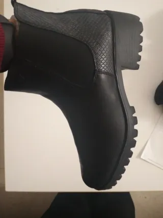 Botines 24h negros casi nuevos