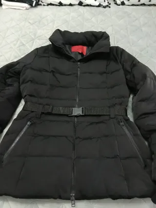 Chaqueta de plumas negra Mango