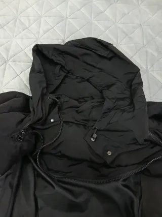 Chaqueta de plumas negra Mango