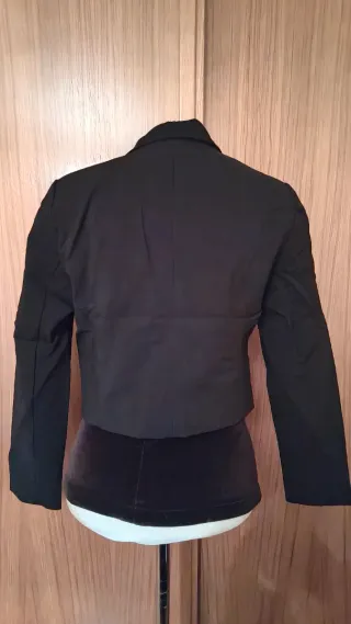 Chaqueta negra corta