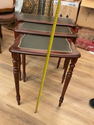 Tavoli ausiliari in legno e pelle