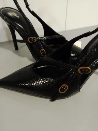 Zapatos de tacón Zara negros