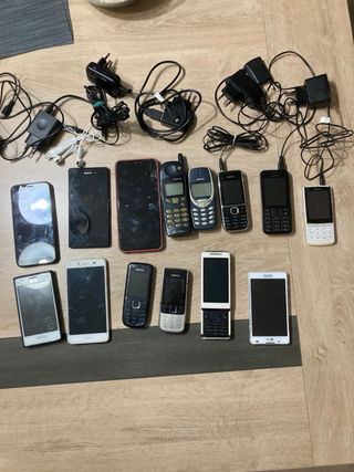 Lote di vecchi cellulari LG, Nokia, Sony