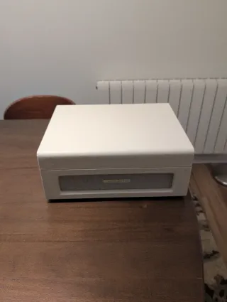 Tocadiscos compacto beige y negro