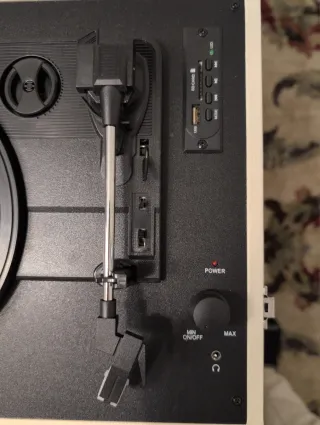 Tocadiscos compacto beige y negro