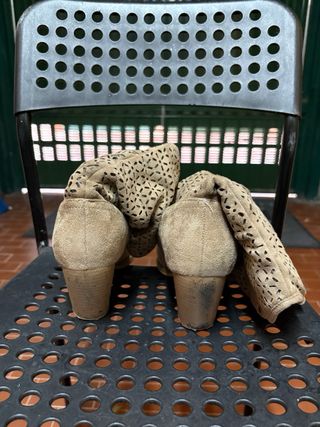 Stivali donna traforati beige