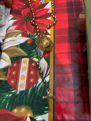 Collar Dorado con León y Cruz