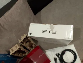 Consola PS3 Superslim Roja + Accesorios