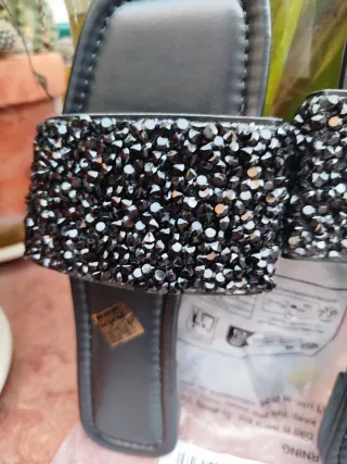 Sandalias negras brillantes talla 37