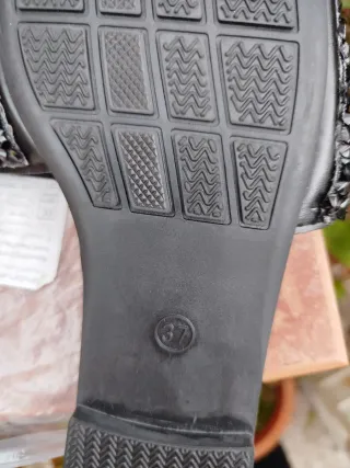 Sandalias negras brillantes talla 37