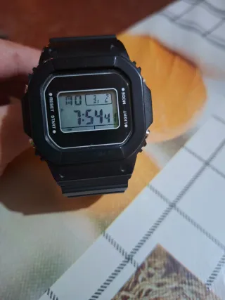 Reloj digital negro