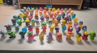 Lote 83 Zomlings + 16 Accesorios