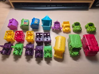 Lote 83 Zomlings + 16 Accesorios