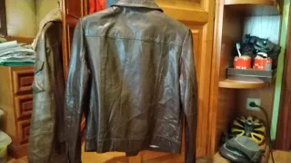 Cazadora de piel marrón