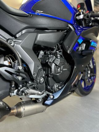 Yamaha R7