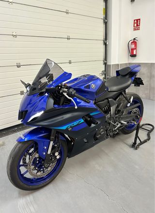 Yamaha R7
