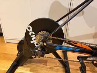 Bicicleta de carretera BH + rodillo Wahoo