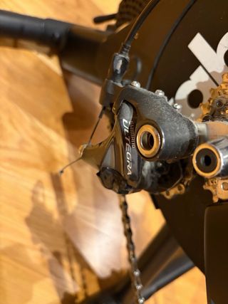 Bicicleta de carretera BH + rodillo Wahoo