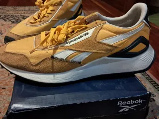 Reebok Clásicas naranjas.  Talla 43
