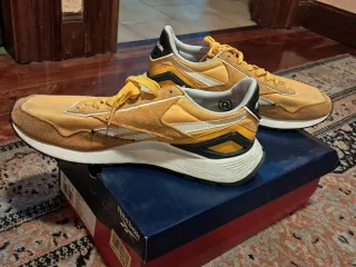 Reebok Clásicas naranjas.  Talla 43