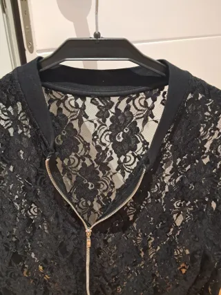 Chaqueta bomber encaje negra