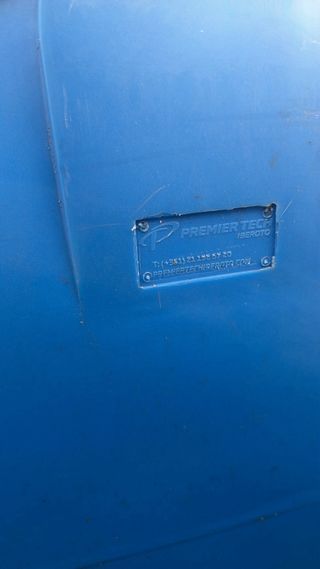 Depósito agua potable azul