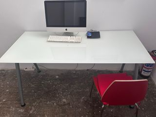 Mesa de cristal rectangular regulable