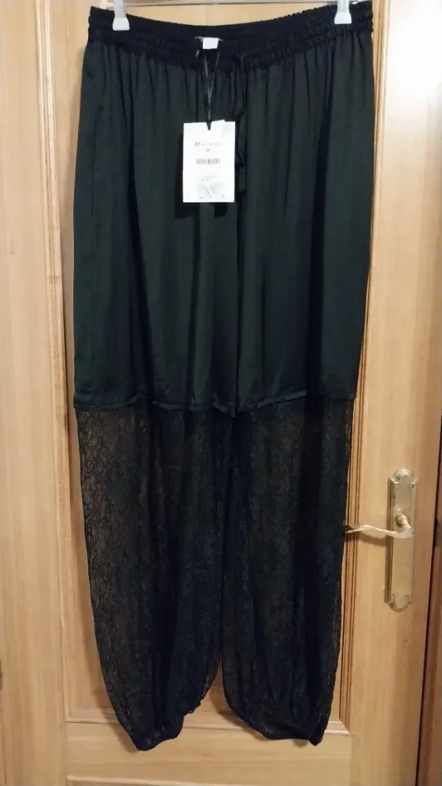 Pantalón Zara bombacho encaje negro Talla M