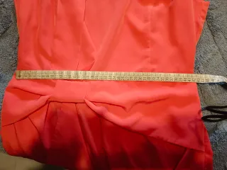 Vestido naranja con lazo