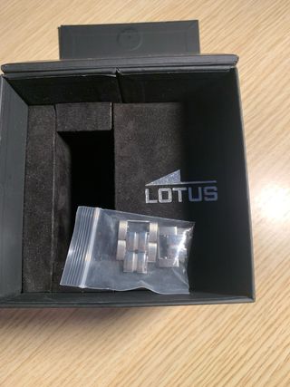 Reloj Lotus Acero Inoxidable Negro y Plateado