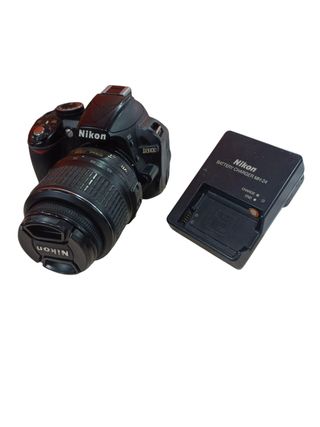 CAMARA REFLEX DIGITAL NIKON D3100 + OBJETIVO AF-S DX 18-55MM 1:3.5-5.6G VR +CARGADOR