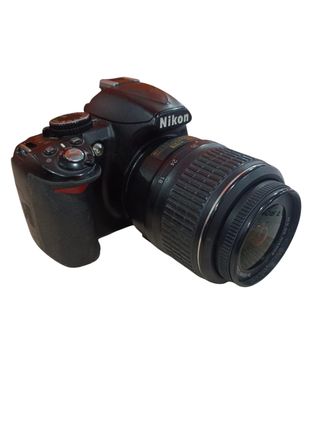 CAMARA REFLEX DIGITAL NIKON D3100 + OBJETIVO AF-S DX 18-55MM 1:3.5-5.6G VR +CARGADOR