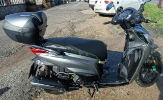 Kymco Miller 125 Scooter Negra y Plata