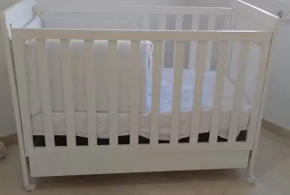 Cuna, edredón, balancín,bañera,lampara,manta juego