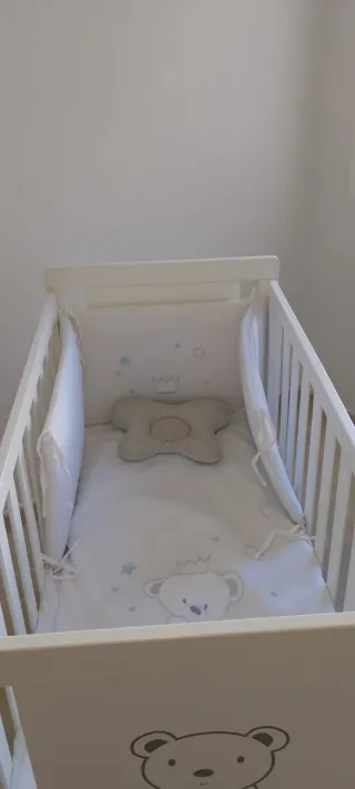 Cuna, edredón, balancín,bañera,lampara,manta juego