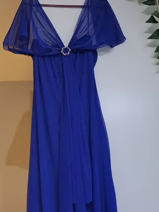 Vestido largo azul con pedrería