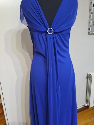 Vestido largo azul con pedrería