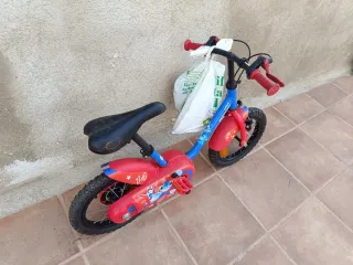 Bicicleta infantil BTWIN 14 azul y roja